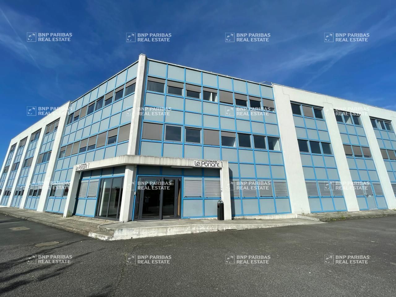 Location Bureaux 943.94 m² divisibles 44800 Saint-herblain