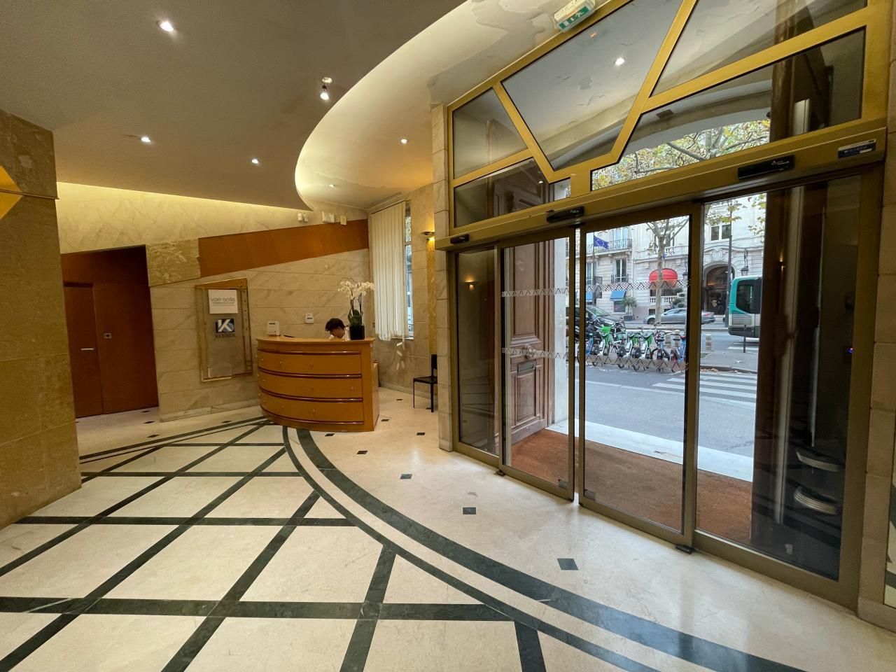 1037.54 m² pour ce bureaux en location à Paris