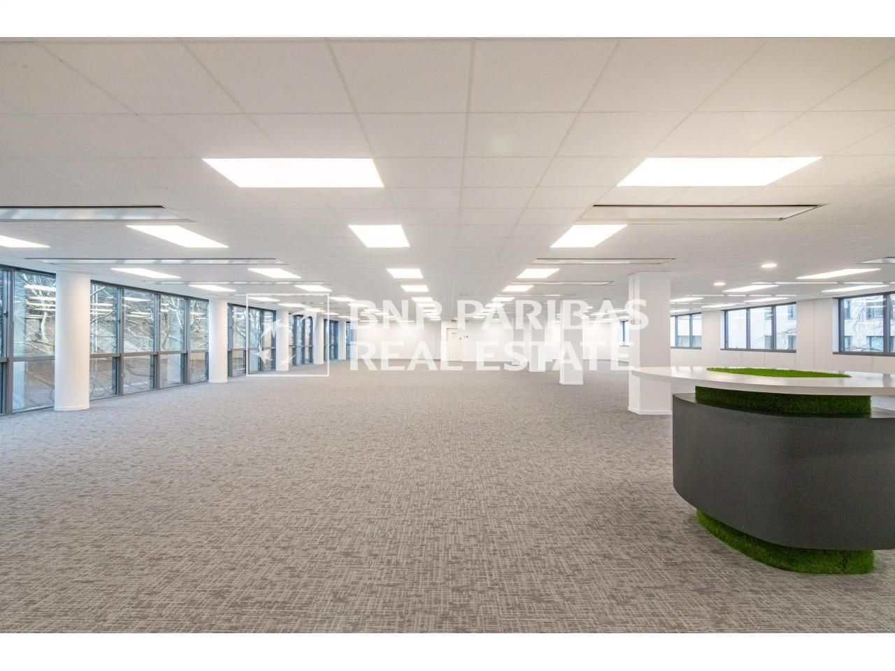 1248 m² pour ce bureaux en location à Saint-denis