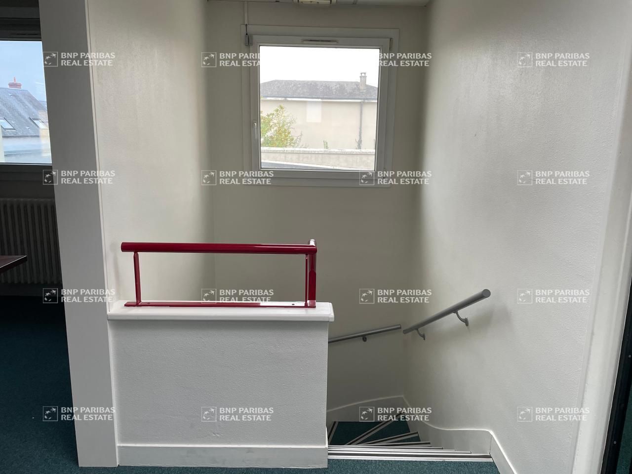 565 m² pour ce activité en vente à Saint-jean-de-la-ruelle