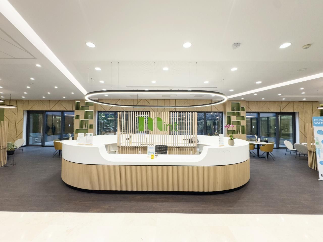 4578 m² pour ce bureaux en location à Saint-denis