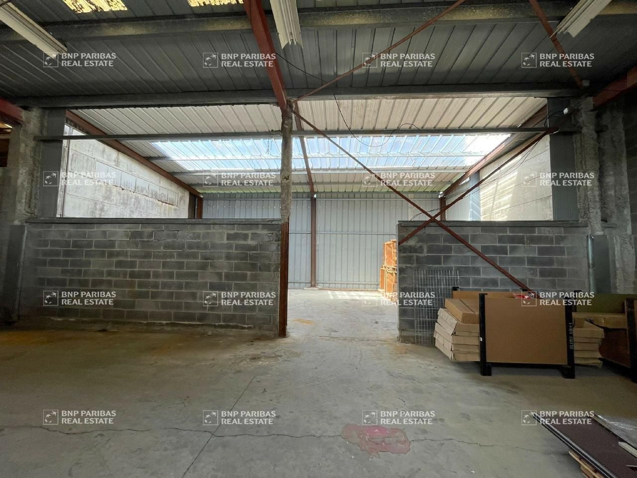 698 m² pour ce activité en location à Fretin