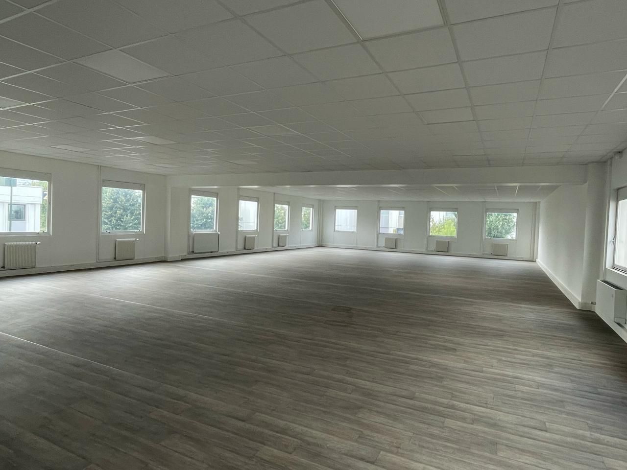 254.7 m² pour ce bureaux en vente à Osny