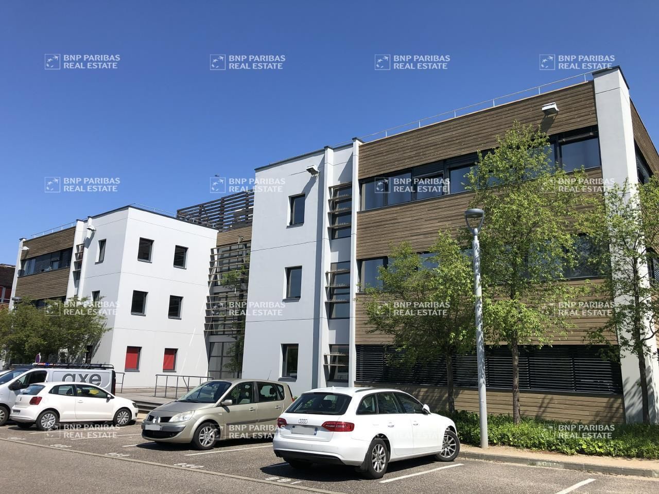 Location Bureaux 3702 m² divisibles 69800 Saint-priest