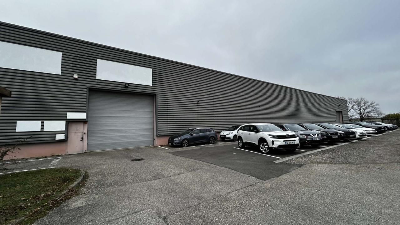 2980 m² pour ce activité en location à Saint-quentin-fallavier