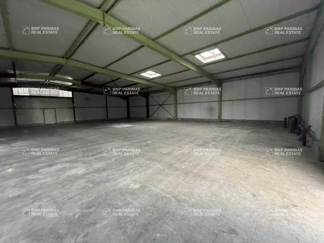 610 m² pour ce activité en location à Saint-grégoire