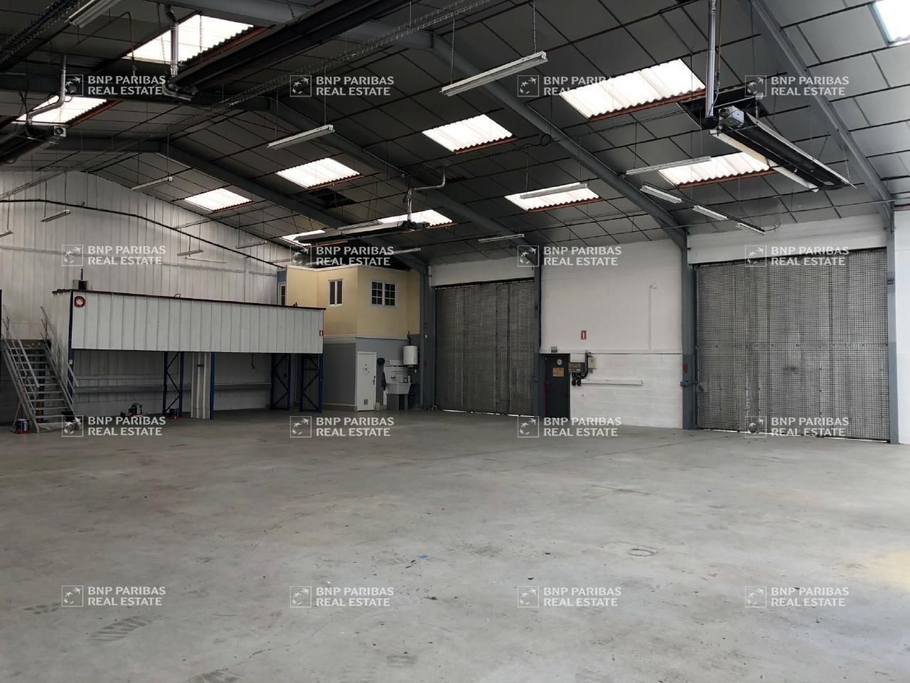 Location PME-PMI 1055 m² divisibles 78920 Ecquevilly