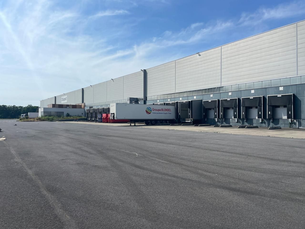 40009.98 m² pour cetentrepôts classe a en location à Hem