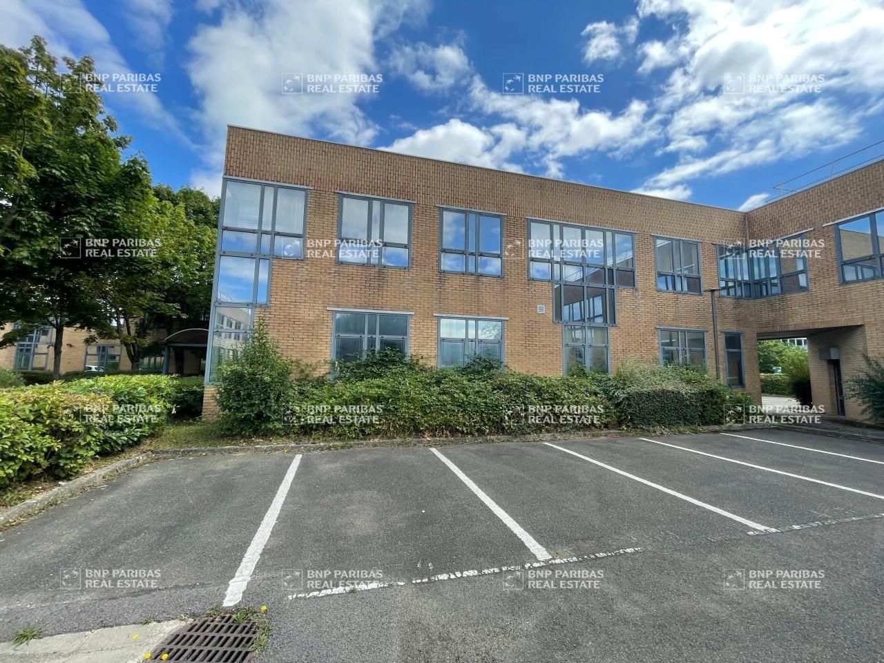 808 m² pour ce activité en vente à Montigny-le-bretonneux