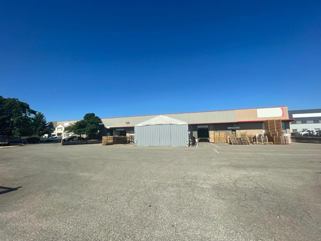 3890 m² pour ce activité en location à Dagneux