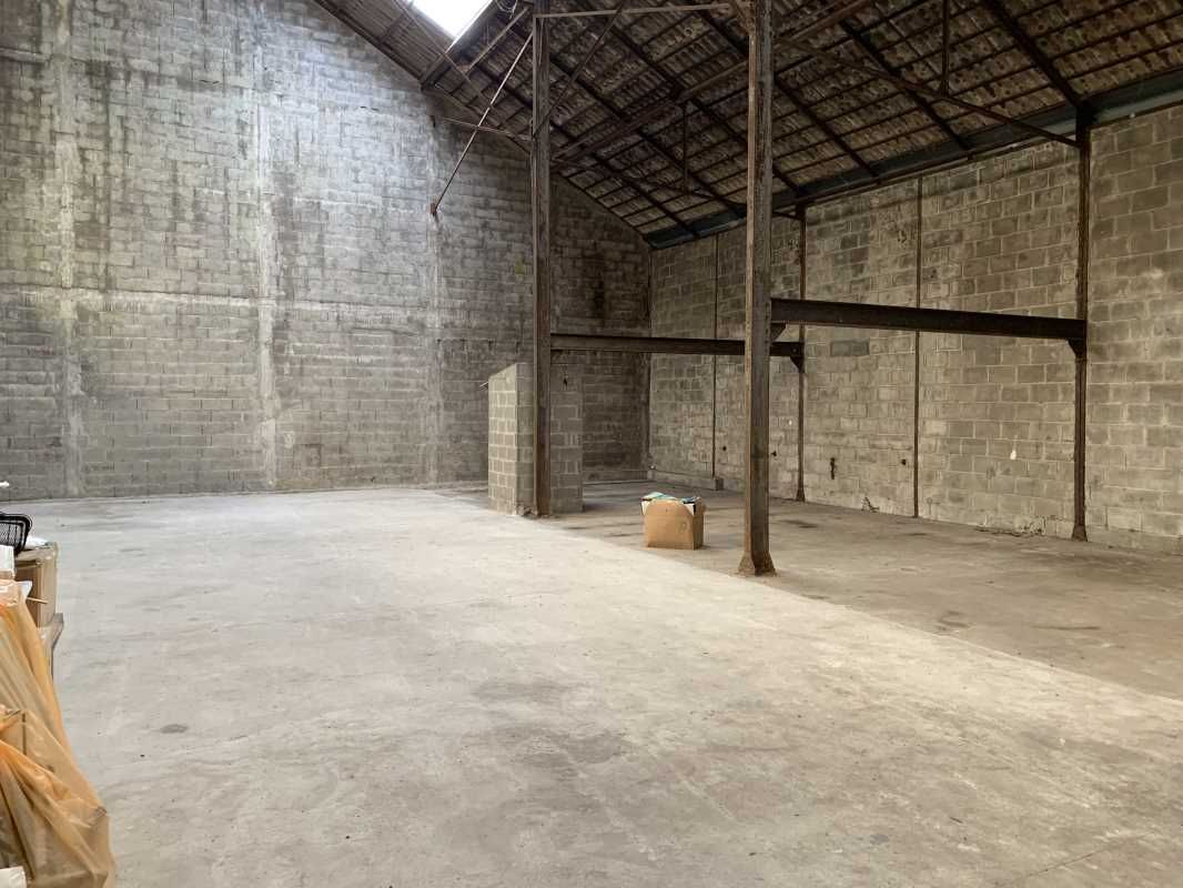 Arthur Loyd vous propose à la vente, un local com