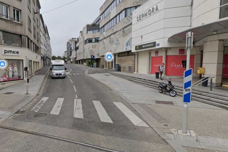 Arthur Loyd vous propose à la location un local c