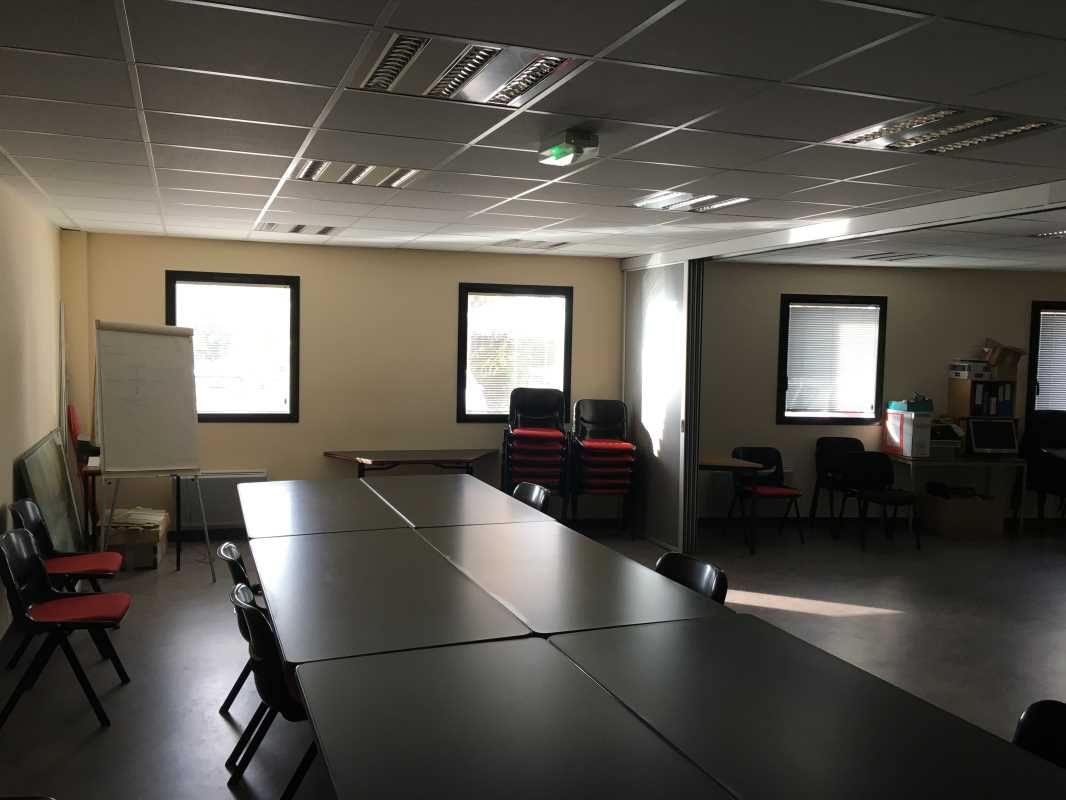 A louer, ensemble de bureaux d'environ 500 m² div