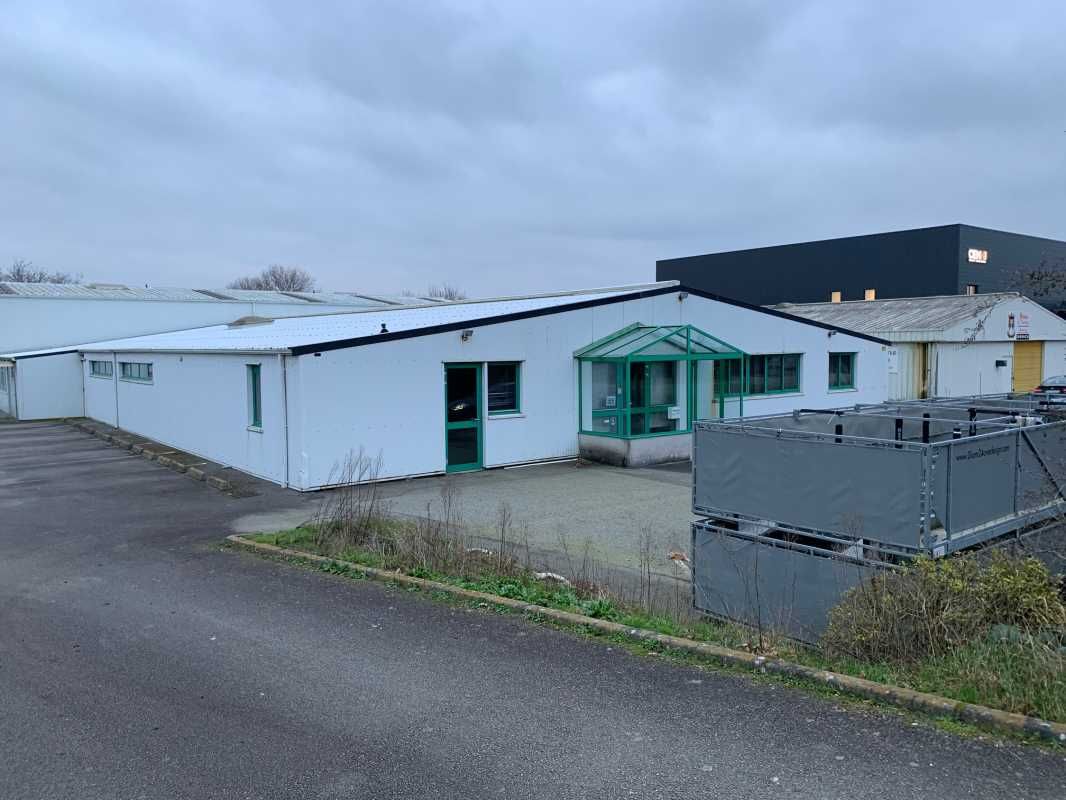 Arthur Loyd vous propose à la location, un local 