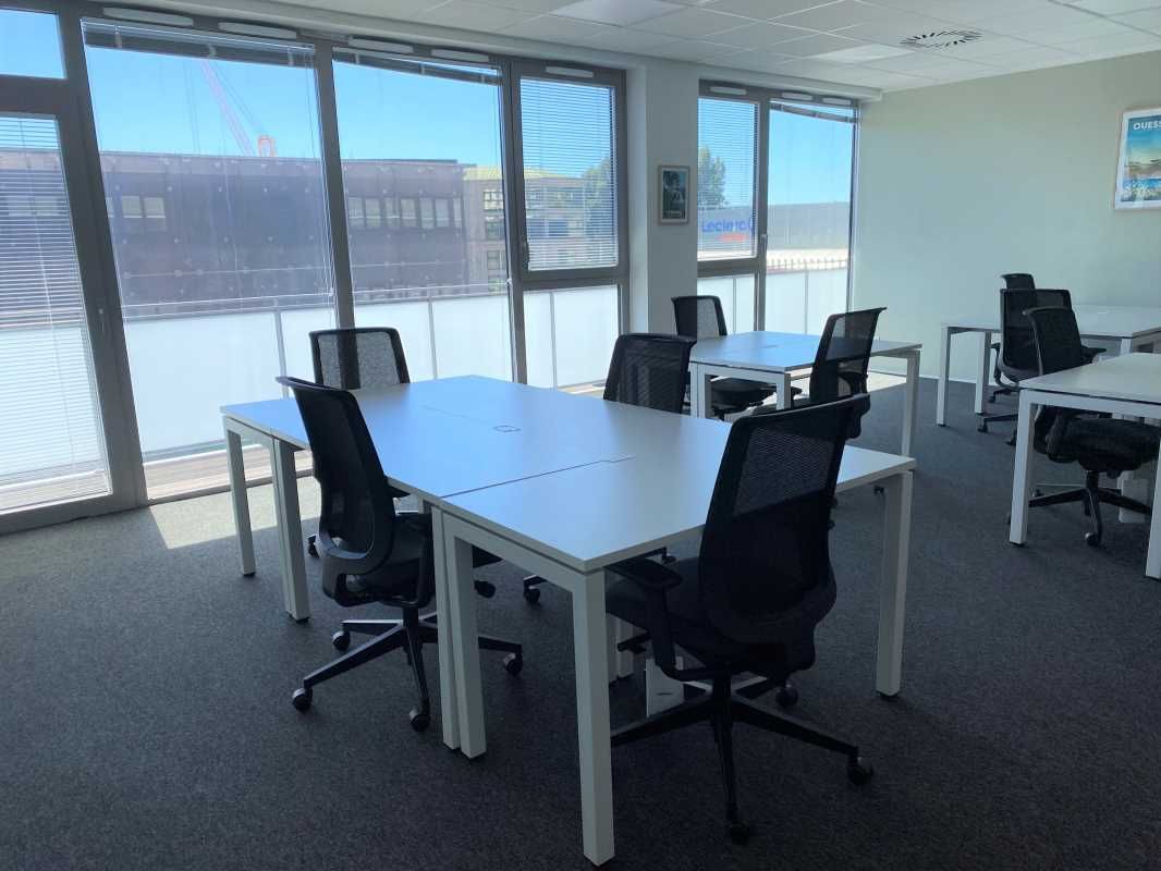 Au sein d'un immeuble neuf, Le centre d'affaires 