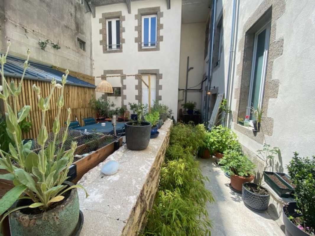 Arthur Loyd vous propose à la location, un local 