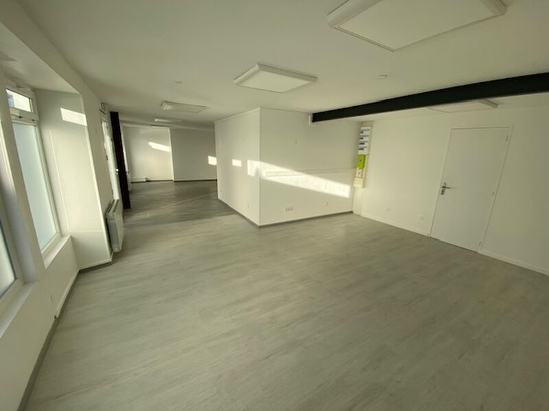 Arthur Loyd vous propose à la location,  un local