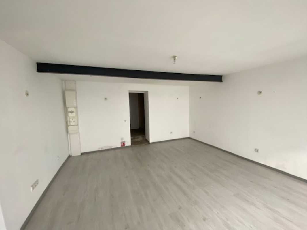 Arthur Loyd vous propose à la location,  un local