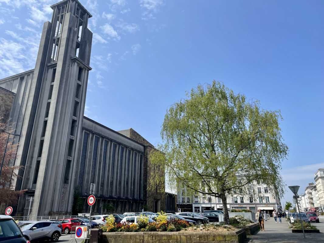 Arthur Loyd vous propose à la location, un local 