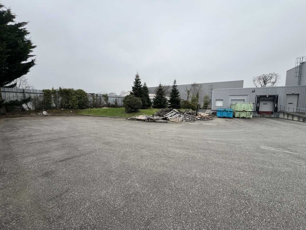 Vous recherchez un entrepôt fonctionnel et bien s