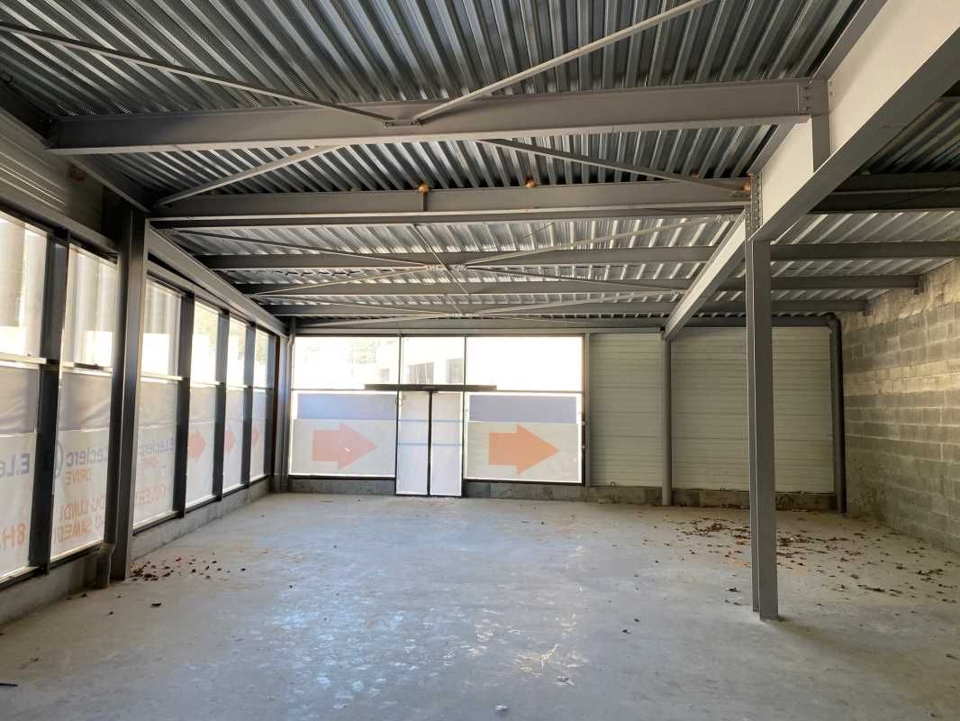 Arthur Loyd vous propose à la location, un local 