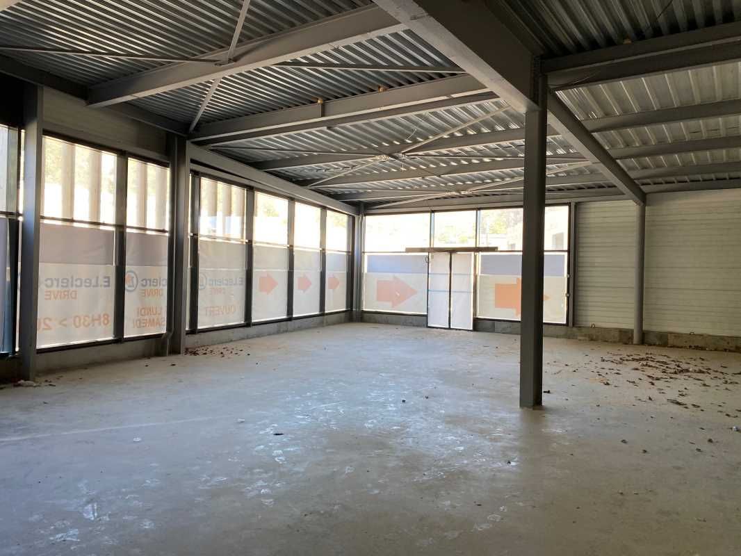 Arthur Loyd vous propose à la location, un local 