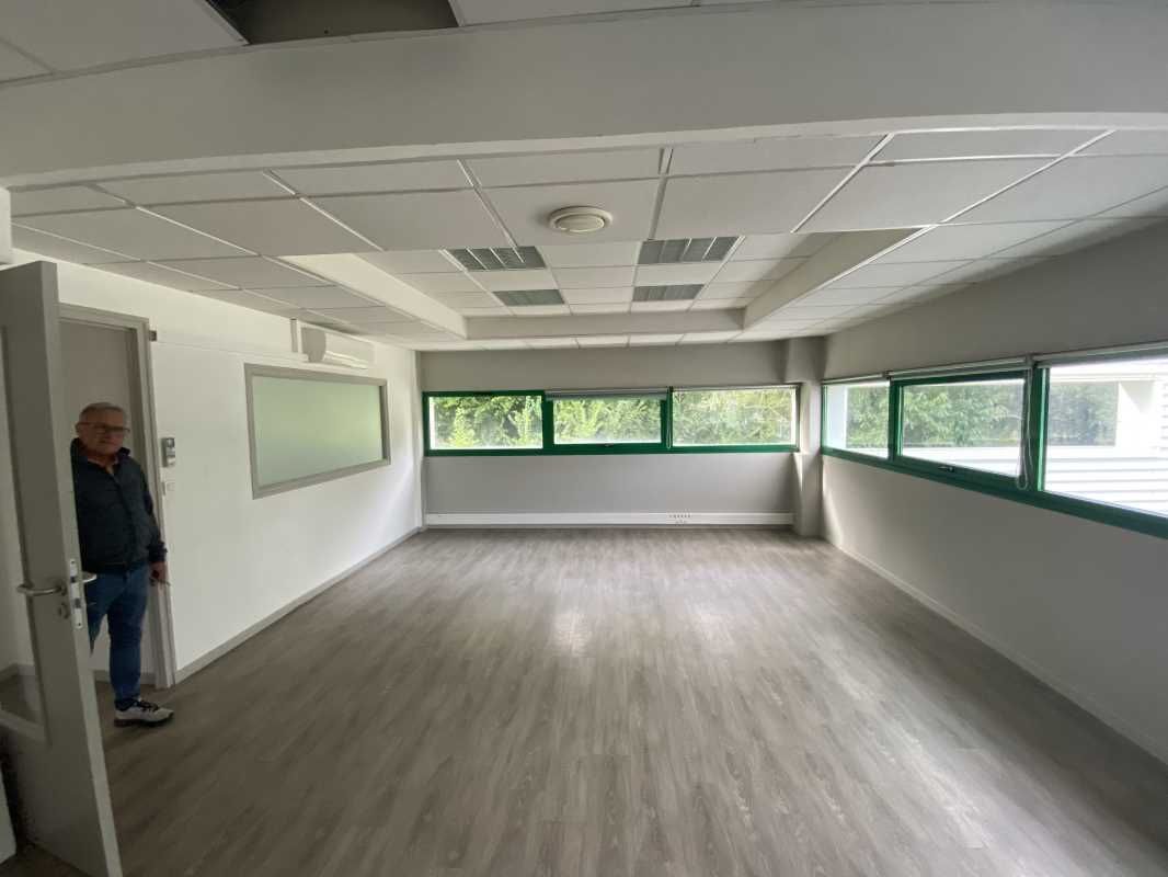 Arthur Loyd vous propose à la location, des burea