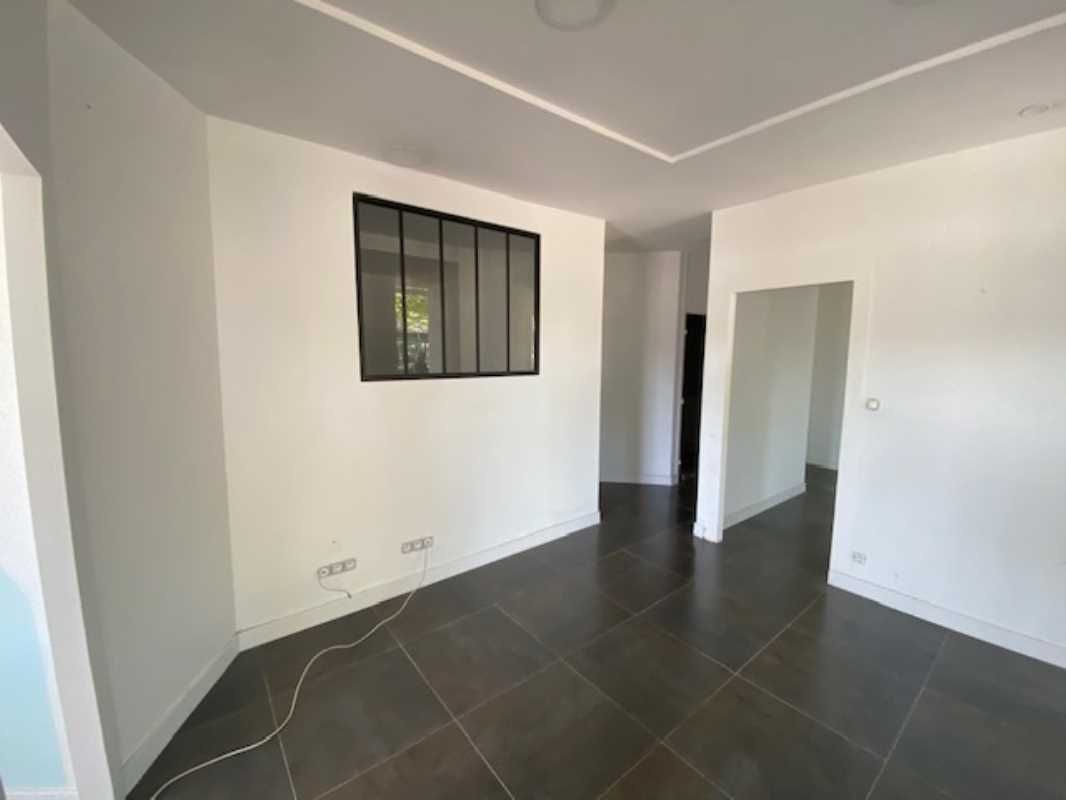 Arthur Loyd vous propose un local commercial d'en