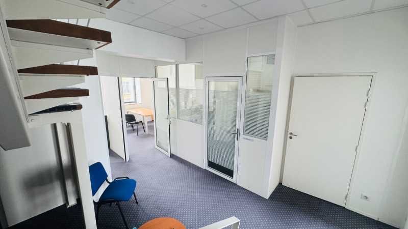 Arthur Loyd vous propose à la location, un platea