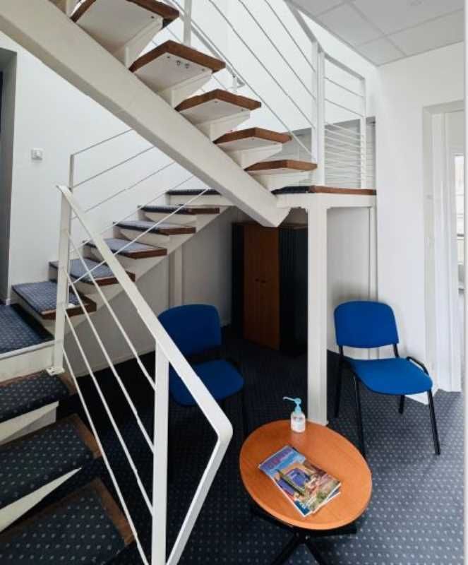 Arthur Loyd vous propose à la location, un platea