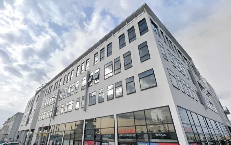 Arthur Loyd vous propose à la location, un platea