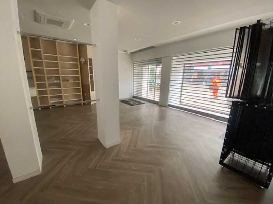 Arthur Loyd vous propose à la location, un local 