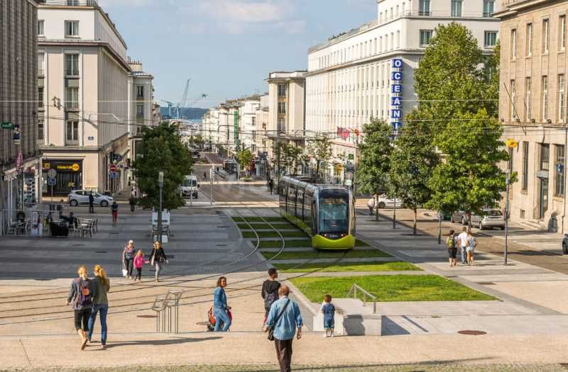 Arthur Loyd vous propose à la location, un local 