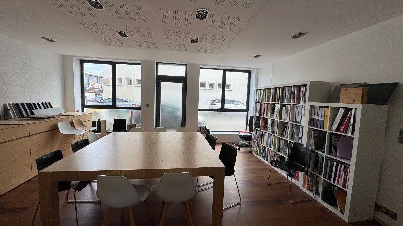 Arthur Loyd vous propose à la vente, des bureaux 