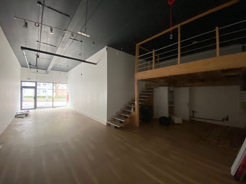 Arthur Loyd vous propose à la location, un local 