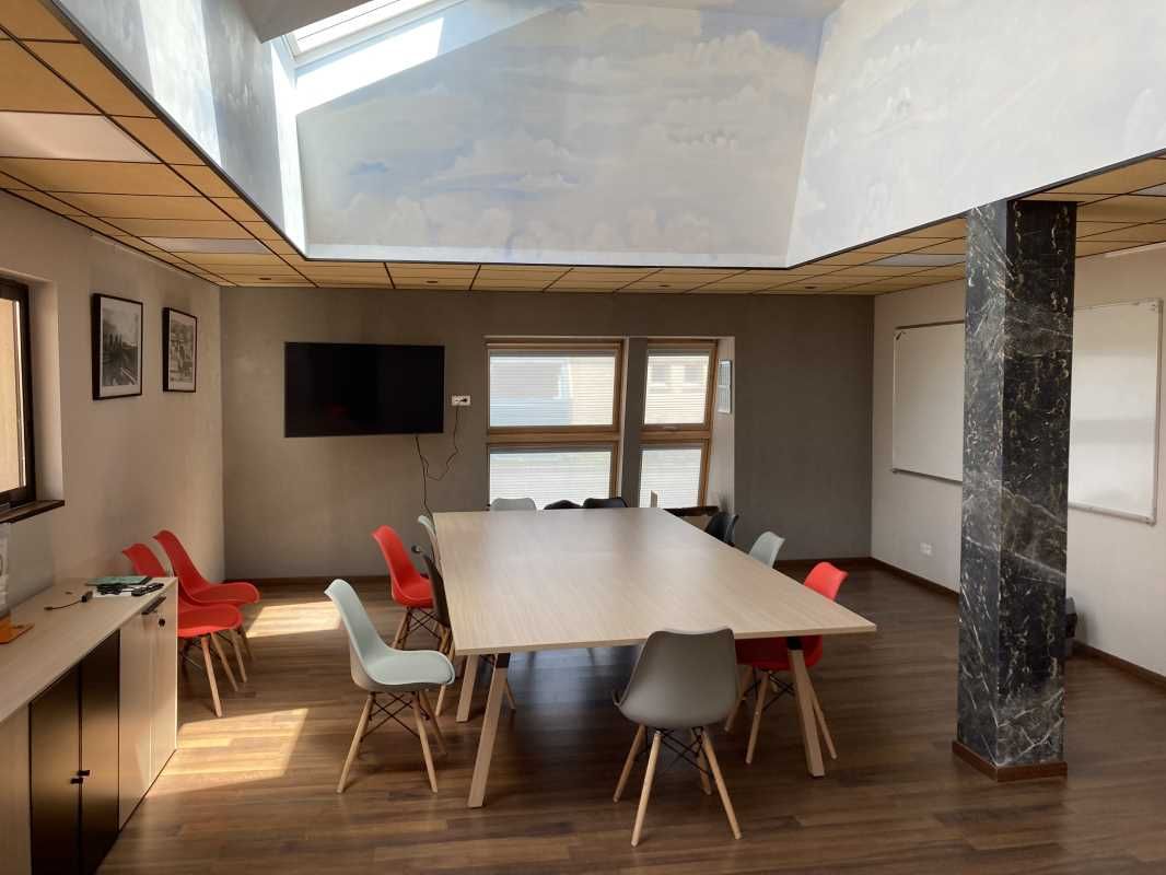 Sur Terrain clot de 2 090m² un batiment indépenda