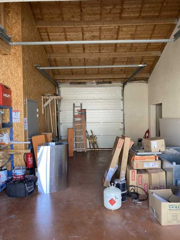 Sur Terrain clot de 2 090m² un batiment indépenda