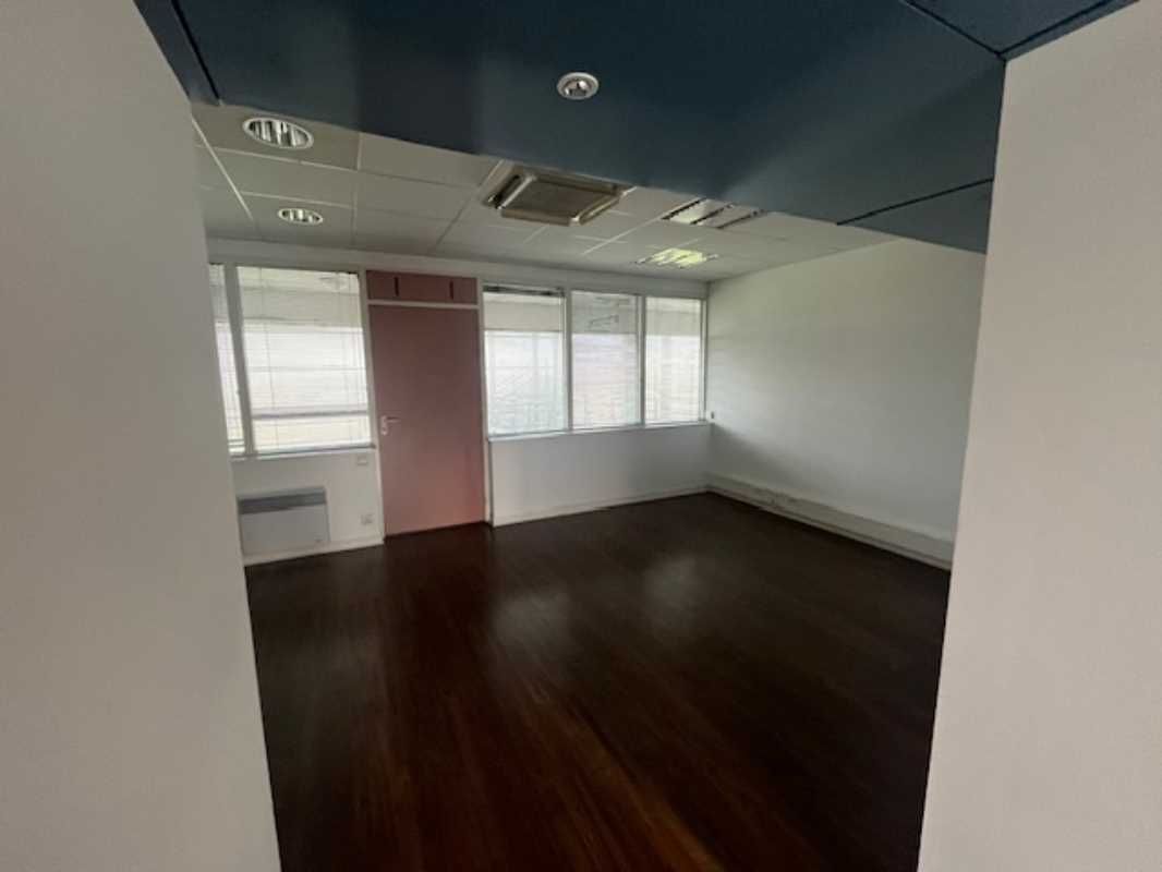 Plateaux de bureaux  à louer à Quimper. Espace id