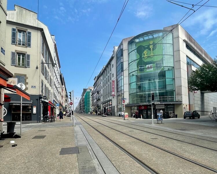 Arthur Loyd vous propose un local commercial à lo