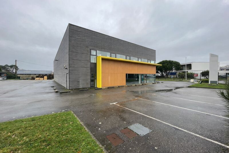 Situé au coeur de la zone d'activités très recher