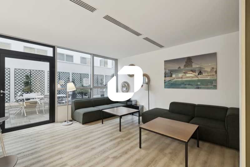 Au sein d'un bel immeuble au pied du RER A, Immpr