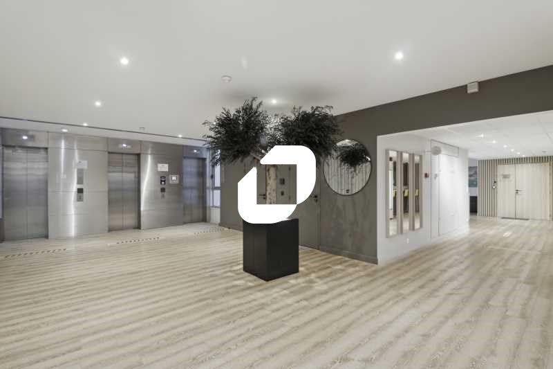 Au sein d'un bel immeuble au pied du RER A, Immpr