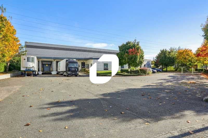 Situé à proximité de l'Autoroute A6 et de la Fran