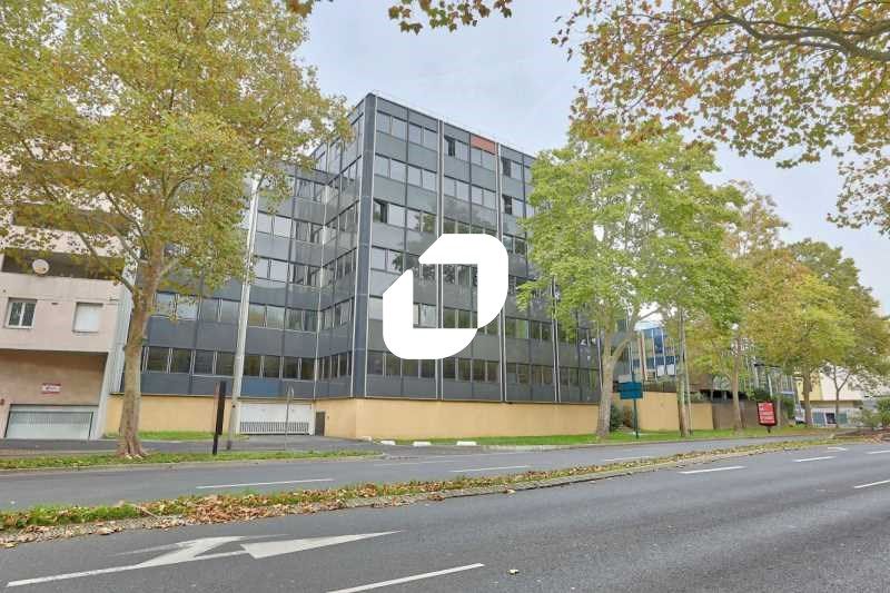 A proximité immédiate du quartier des tribunaux e