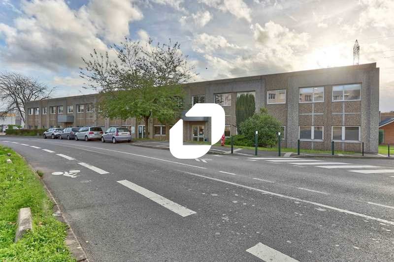 Idéalement situé au coeur de Courcouronnes, à pro