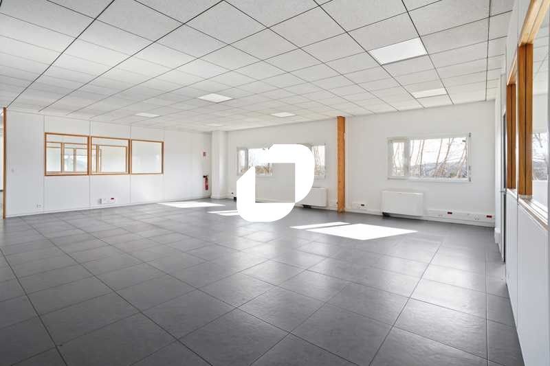 Situé au coeur de la zone d'activité de Champlan,