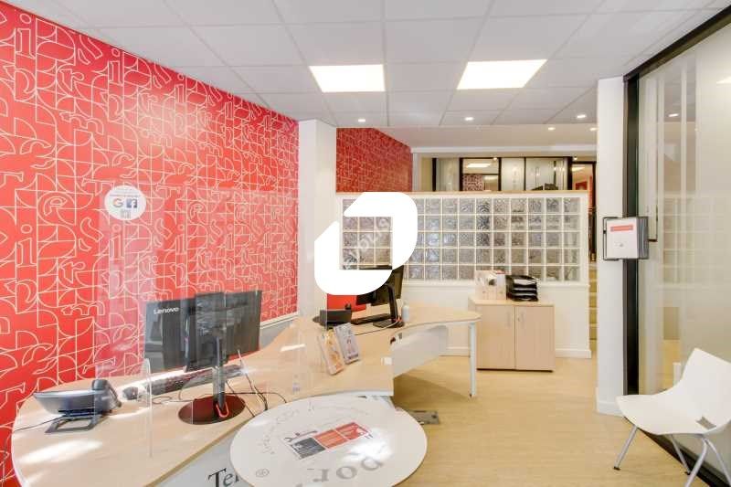 Idéalement situé à proximité immédiate du métro C