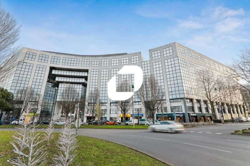 Située à proximité immédiate des autoroutes A4, A