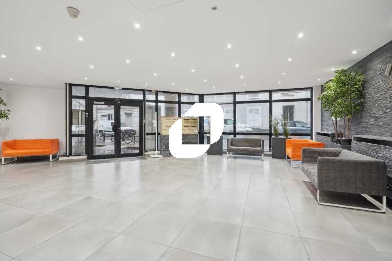 Au sein d'un immeuble moderne, Immprove vous prop