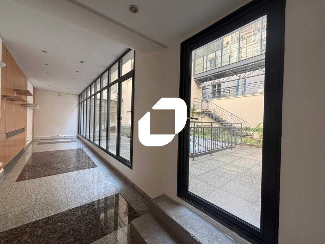 En plein coeur de Saint-Lazare, IMMPROVE  vous pr